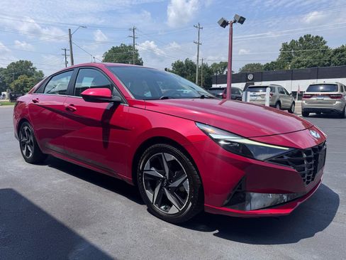 Used 2022 Hyundai Elantra Limited w/ Cargo Package FWD image 9
