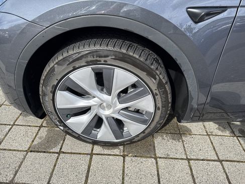 Used 2023 Tesla Model Y Long Range AWD/4WD image 9