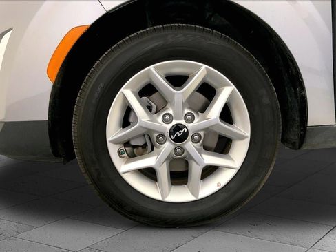 Certified 2025 Kia Soul LX w/ LX Technology Package FWD image 9