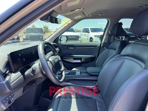 Used 2024 Kia EV9 Light Long Range RWD image 28