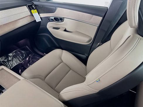 New 2026 Volvo XC90 T8 Plus w/ Protection Package Premier image 25