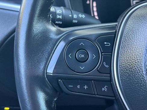 Used 2025 Toyota Corolla Cross XLE FWD image 33