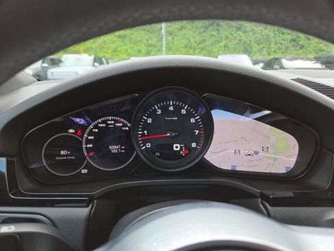 Used 2022 Porsche Cayenne AWD/4WD image 16