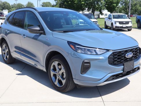 Used 2024 Ford Escape ST-Line w/ Tech Pack #1 AWD/4WD image 3