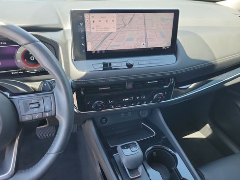Certified 2024 Nissan Rogue SL FWD image 21