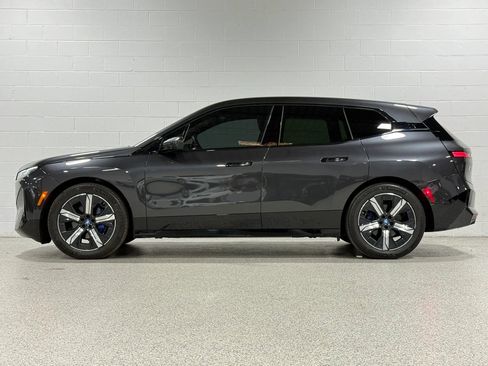 Used 2023 BMW iX xDrive50 w/ Premium Package AWD/4WD image 9