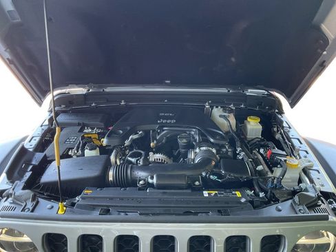 Used 2021 Jeep Gladiator Rubicon AWD/4WD image 14