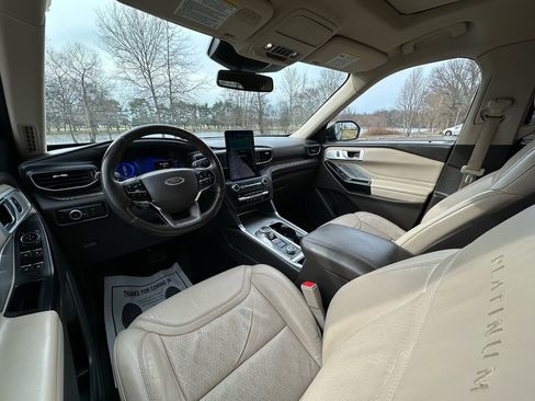 Used 2020 Ford Explorer Platinum image 12