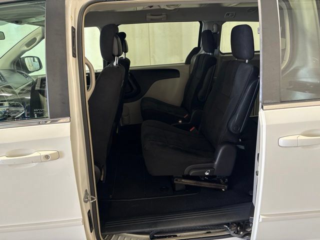 Used 2011 Dodge Grand Caravan Crew FWD image 28