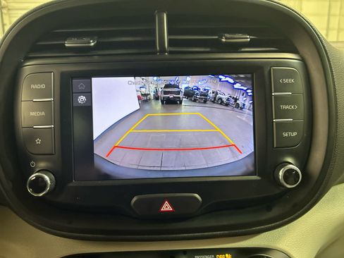 Used 2022 Kia Soul LX FWD image 5