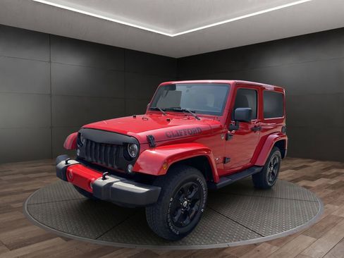 Used 2016 Jeep Wrangler Sahara w/ Connectivity Group AWD/4WD image 4