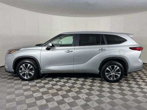 Used 2023 Toyota Highlander XLE image 11