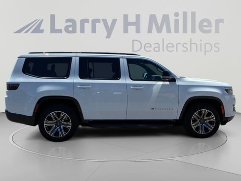 Used 2025 Jeep Wagoneer 4WD image 6