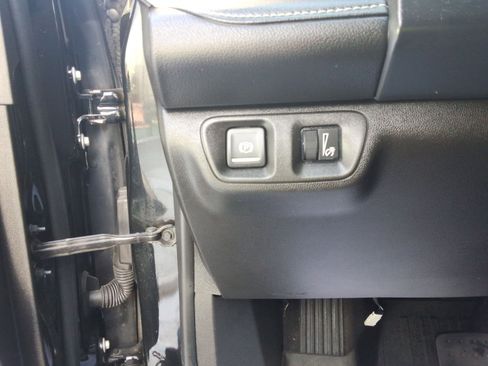 Used 2022 GMC Acadia SLE w/ Driver Convenience Package image 19