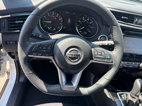 Used 2019 Nissan Rogue SL AWD/4WD image 16