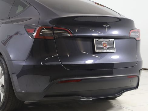 Used 2024 Tesla Model Y Long Range RWD image 23