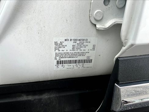 Used 2021 Ford Explorer Limited w/ Equipment Group 301A AWD/4WD image 19