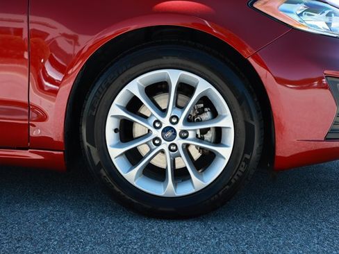 Used 2019 Ford Fusion SE FWD image 5
