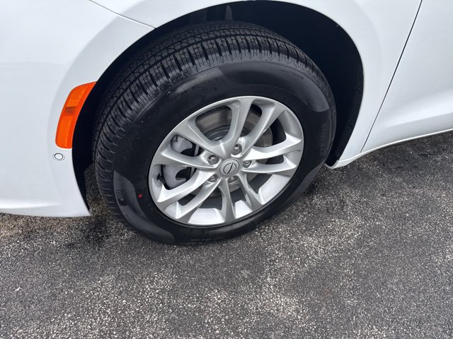 New 2026 Chrysler Pacifica Select AWD/4WD image 2