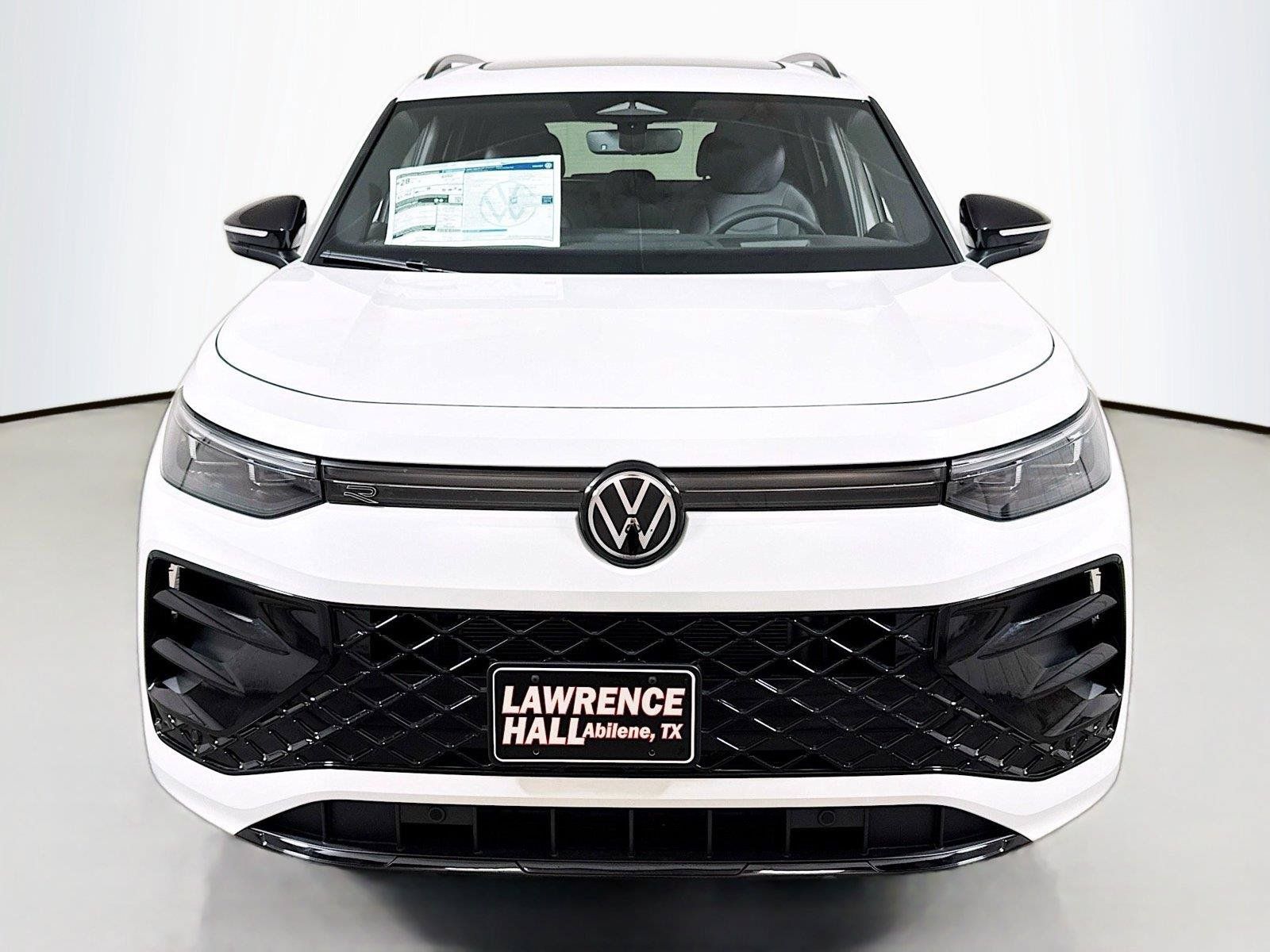 New 2026 Volkswagen Tiguan SE R-Line FWD image 2