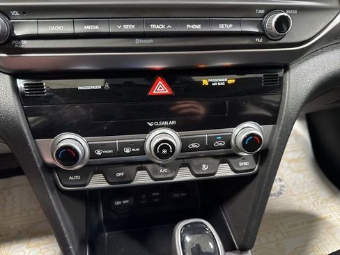 Used 2020 Hyundai Elantra SE w/ Cargo Package (C1) image 17