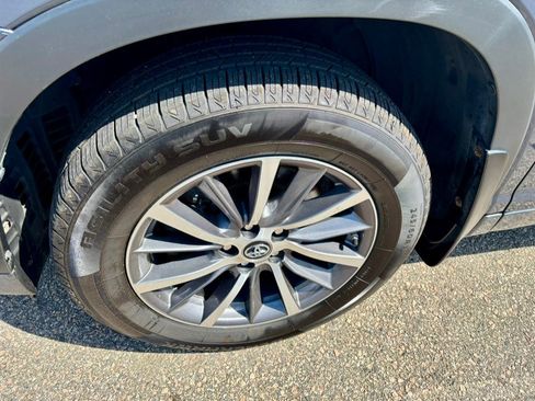 Used 2018 Toyota Highlander XLE image 40