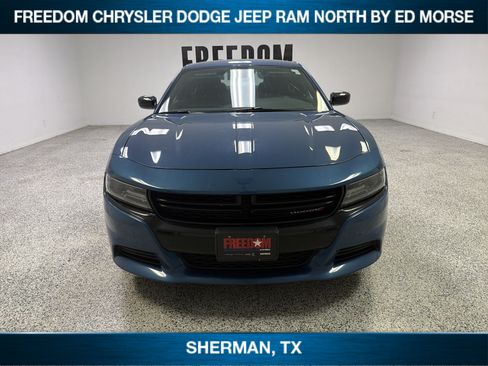 Used 2020 Dodge Charger SXT w/ Blacktop Package RWD image 2