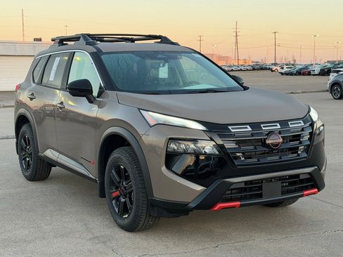 New 2026 Nissan Rogue SV image 4