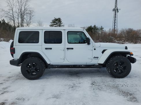Used 2022 Jeep Wrangler Unlimited Sahara image 4
