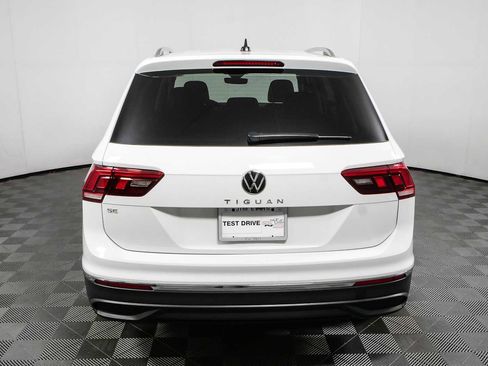 Certified 2024 Volkswagen Tiguan SE FWD image 29