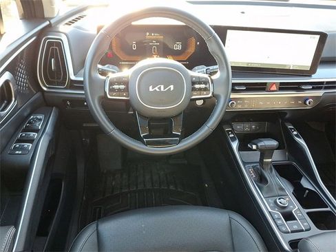 Used 2025 Kia Sorento S w/ Panoramic Sunroof Package image 12