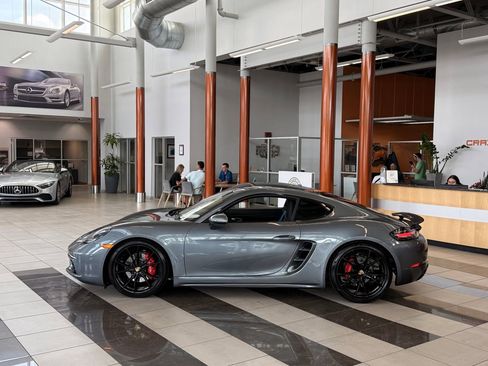 Used 2025 Porsche 718 Cayman S RWD image 2