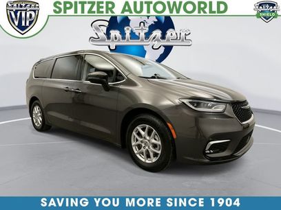 Used 2023 Chrysler Pacifica Touring-L