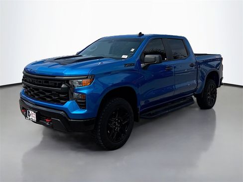 Used 2024 Chevrolet Silverado 1500 Custom Trail Boss w/ LPO, Dark Essentials Package image 3