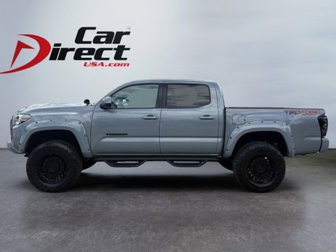 Used 2020 Toyota Tacoma TRD Sport w/ Blackout Package AWD/4WD image 3