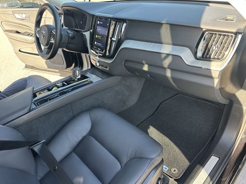 Used 2025 Volvo XC60 B5 Plus image 33