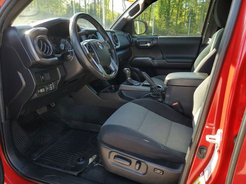 Used 2022 Toyota Tacoma TRD Off-Road w/ Technology Package image 18