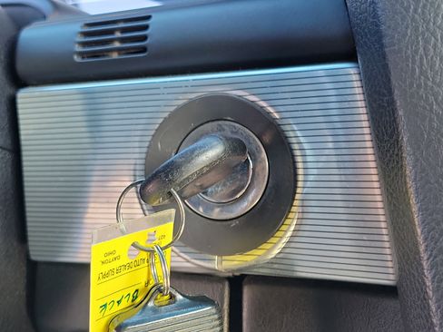 Used 2004 Ford Thunderbird Deluxe image 25