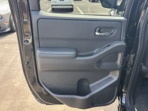 Used 2025 Nissan Frontier SV RWD image 21