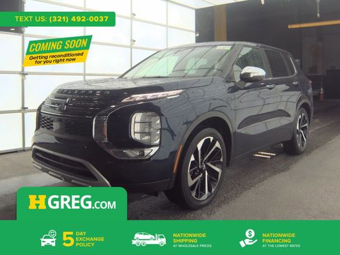 Used 2022 Mitsubishi Outlander SE image 1