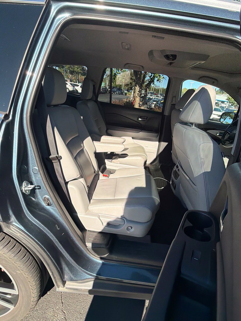 Used 2022 Honda Pilot Touring image 6
