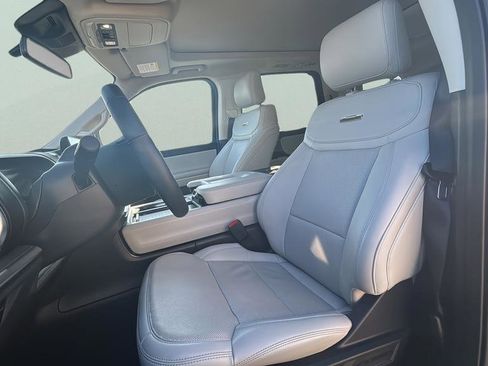 Certified 2025 Ford Expedition Platinum image 6