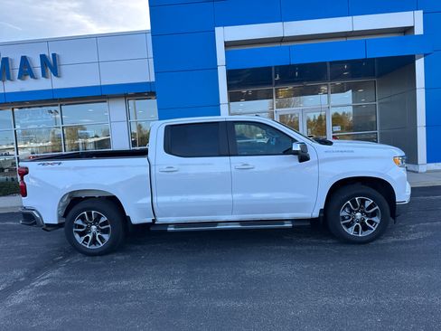 Used 2023 Chevrolet Silverado 1500 LT AWD/4WD image 3