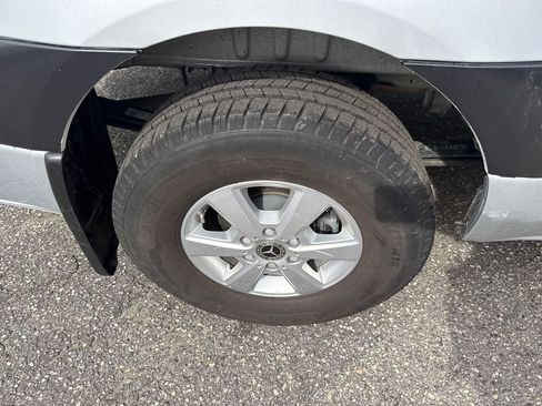 Used 2021 Mercedes-Benz Sprinter 2500 image 31