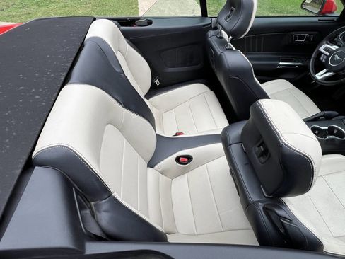 Used 2016 Ford Mustang Premium image 23