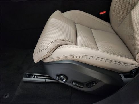 New 2026 Volvo XC90 B6 Ultra w/ Protection Package image 24