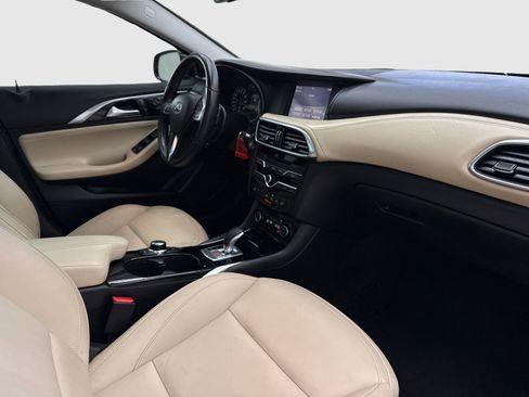 Used 2017 INFINITI QX30 Premium w/ Navigation Package FWD image 43