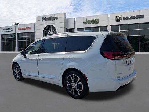 New 2026 Chrysler Pacifica Pinnacle image 5