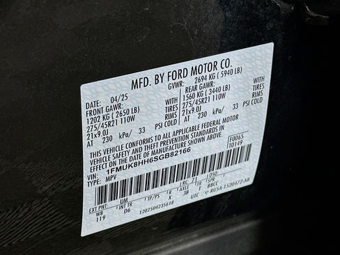 Used 2025 Ford Explorer Platinum w/ LUX Leather Package image 12