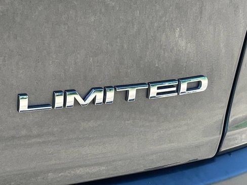 Used 2017 Jeep Cherokee Limited AWD/4WD image 17
